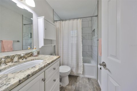 House in Saint Petersburg, Florida 3 bedrooms, 132.2 sq.m. № 1732315 - photo 21