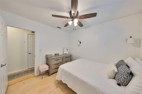 House in Saint Petersburg, Florida 3 bedrooms, 132.2 sq.m. № 1732315 - photo 20