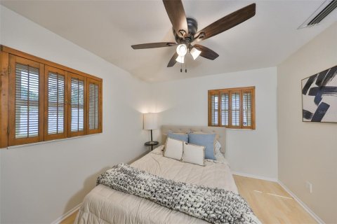 House in Saint Petersburg, Florida 3 bedrooms, 132.2 sq.m. № 1732315 - photo 23