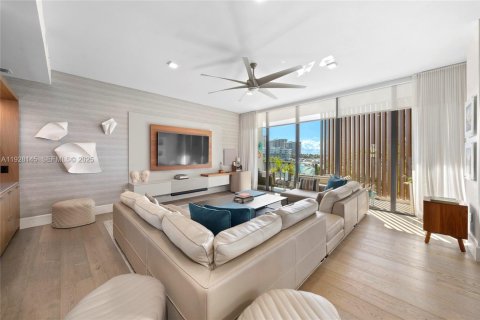 Купить кондоминиум в Майами, Флорида 3 спальни, 268.02м2, № 1987033 - фото 1