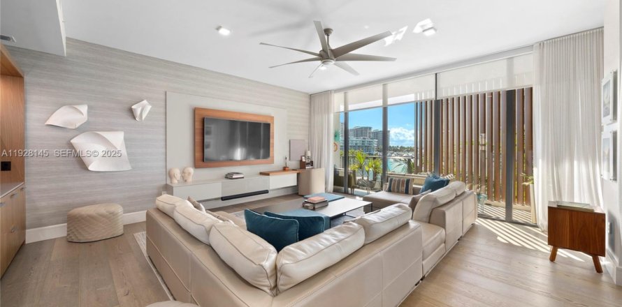 Кондоминиум с 3 спальнями в Майами, Флорида № 1987033