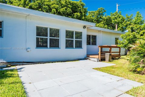 Villa ou maison à louer à El Portal, Floride: 3 chambres, 139.35 m2 № 2154237 - photo 19