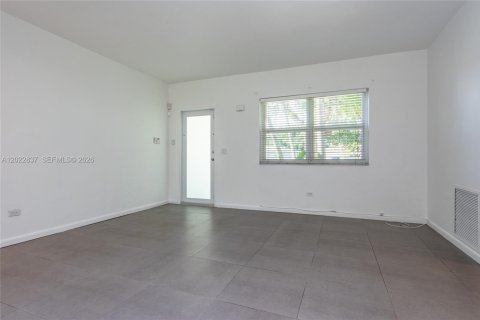 Villa ou maison à louer à El Portal, Floride: 3 chambres, 139.35 m2 № 2154237 - photo 21