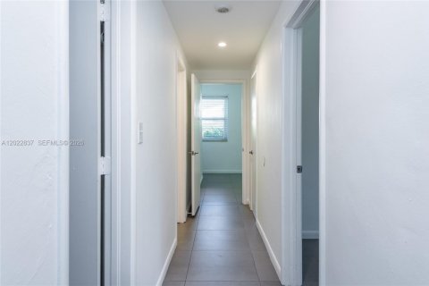 Villa ou maison à louer à El Portal, Floride: 3 chambres, 139.35 m2 № 2154237 - photo 15