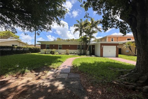 Villa ou maison à louer à El Portal, Floride: 3 chambres, 139.35 m2 № 2154237 - photo 11