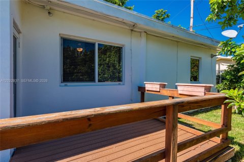 Villa ou maison à louer à El Portal, Floride: 3 chambres, 139.35 m2 № 2154237 - photo 8