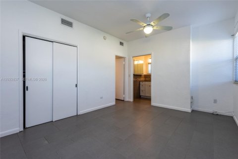 Villa ou maison à louer à El Portal, Floride: 3 chambres, 139.35 m2 № 2154237 - photo 18