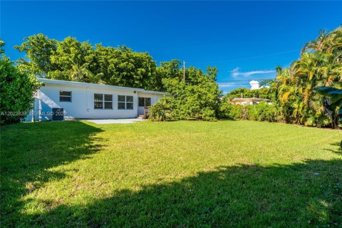 Villa ou maison à louer à El Portal, Floride: 3 chambres, 139.35 m2 № 2154237 - photo 3