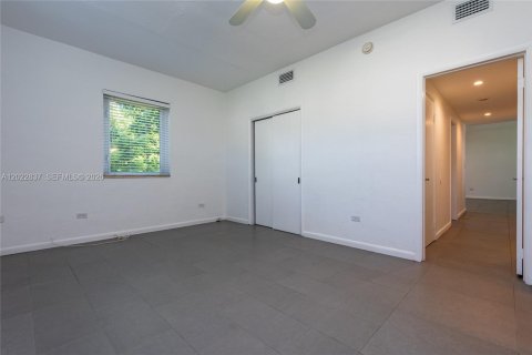 Villa ou maison à louer à El Portal, Floride: 3 chambres, 139.35 m2 № 2154237 - photo 24