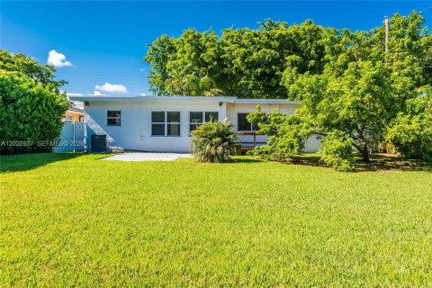 Villa ou maison à louer à El Portal, Floride: 3 chambres, 139.35 m2 № 2154237 - photo 7