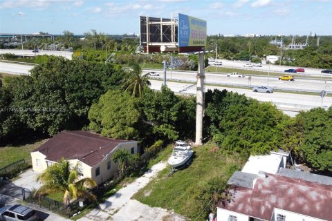 Propiedad comercial en venta en Miami, Florida № 1959355 - foto 19
