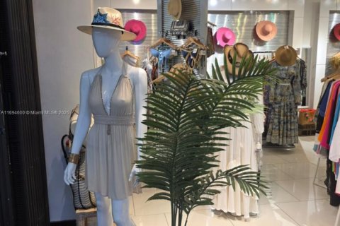 Commercial property in Miami, Florida № 1958005 - photo 2