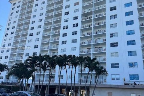 Снять в аренду кондоминиум в Санни-Айлс-Бич, Флорида 1 спальня, 65.5м2, № 2023436 - фото 4