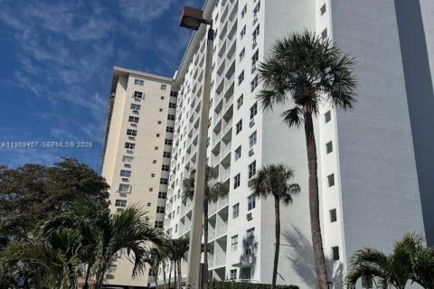 Снять в аренду кондоминиум в Санни-Айлс-Бич, Флорида 1 спальня, 65.5м2, № 2023436 - фото 5