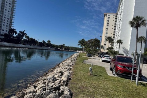 Снять в аренду кондоминиум в Санни-Айлс-Бич, Флорида 1 спальня, 65.5м2, № 2023436 - фото 2