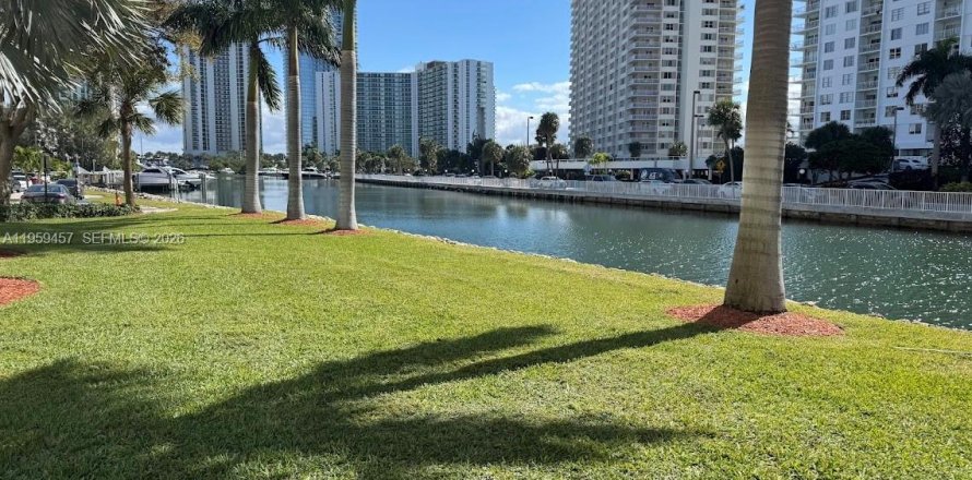 Кондоминиум с 1 спальней в Санни-Айлс-Бич, Флорида № 2023436