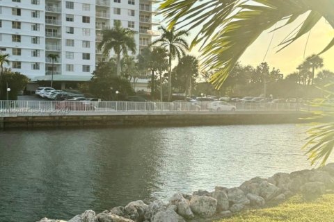 Снять в аренду кондоминиум в Санни-Айлс-Бич, Флорида 1 спальня, 65.5м2, № 2023436 - фото 21