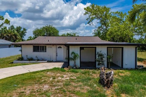 Villa ou maison à vendre à Port Charlotte, Floride: 2 chambres, 117.8 m2 № 2209754 - photo 5