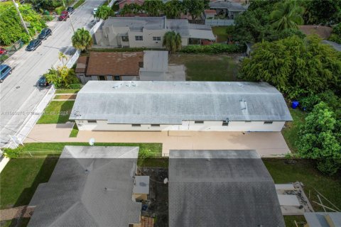 Propiedad comercial en venta en Miami, Florida, 238.29 m2 № 1870029 - foto 12