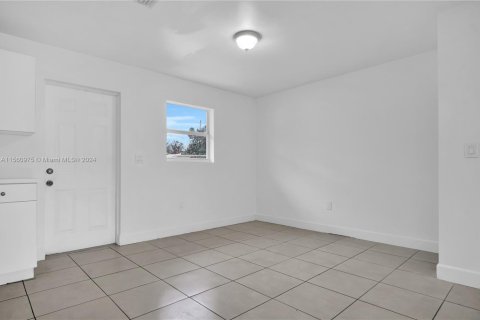 Propiedad comercial en venta en Miami, Florida, 238.29 m2 № 1870029 - foto 16
