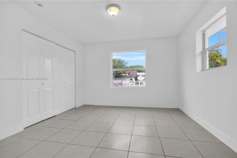 Propiedad comercial en venta en Miami, Florida, 238.29 m2 № 1870029 - foto 23