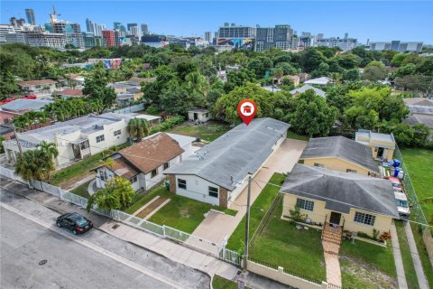 Propiedad comercial en venta en Miami, Florida, 238.29 m2 № 1870029 - foto 2
