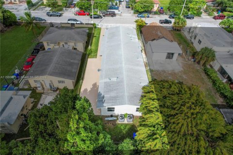 Propiedad comercial en venta en Miami, Florida, 238.29 m2 № 1870029 - foto 11