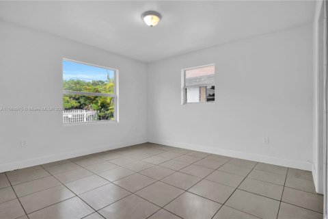 Propiedad comercial en venta en Miami, Florida, 238.29 m2 № 1870029 - foto 14