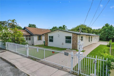 Propiedad comercial en venta en Miami, Florida, 238.29 m2 № 1870029 - foto 4