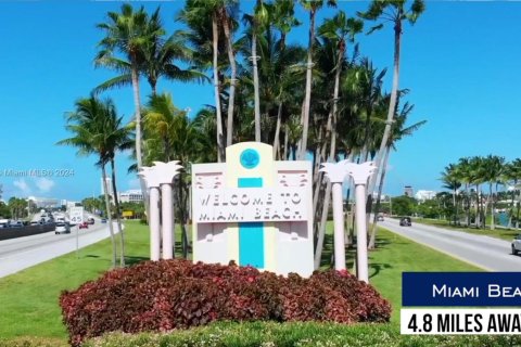 Propiedad comercial en venta en Miami, Florida, 238.29 m2 № 1870029 - foto 8