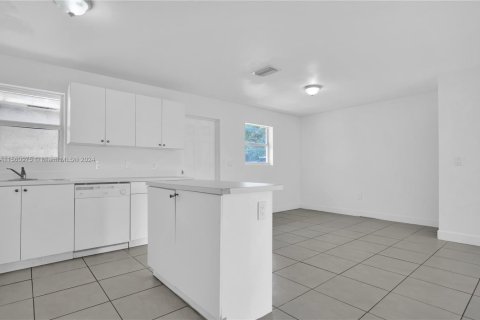 Propiedad comercial en venta en Miami, Florida, 238.29 m2 № 1870029 - foto 15