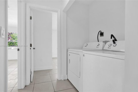 Propiedad comercial en venta en Miami, Florida, 238.29 m2 № 1870029 - foto 22
