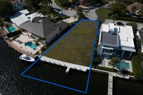 House in Pompano Beach, Florida 5 bedrooms, 399.48 sq.m. № 2332366 - photo 2