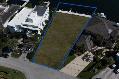 House in Pompano Beach, Florida 5 bedrooms, 399.48 sq.m. № 2332366 - photo 7