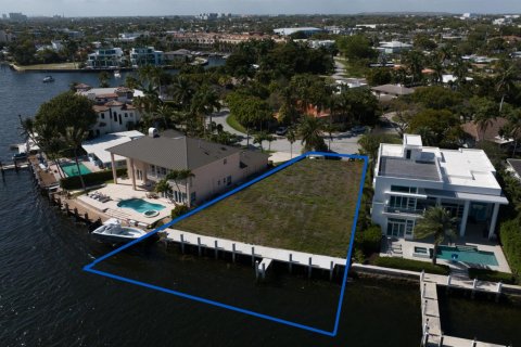 House in Pompano Beach, Florida 5 bedrooms, 399.48 sq.m. № 2332366 - photo 3
