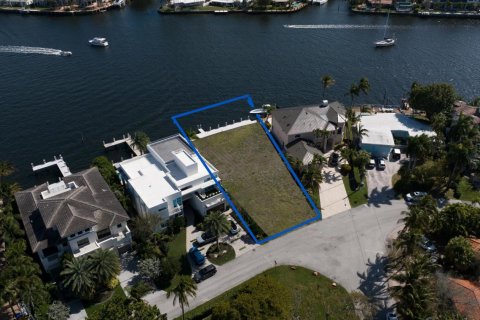 House in Pompano Beach, Florida 5 bedrooms, 399.48 sq.m. № 2332366