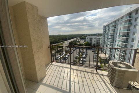 Apartamento en alquiler en North Miami Beach, Florida, 1 dormitorio, 66.7 m2 № 2075613 - foto 3