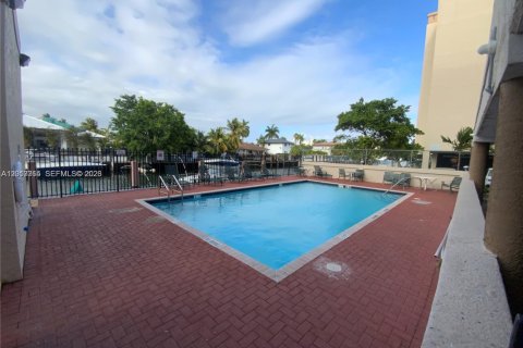 Apartamento en alquiler en North Miami Beach, Florida, 1 dormitorio, 66.7 m2 № 2075613 - foto 2