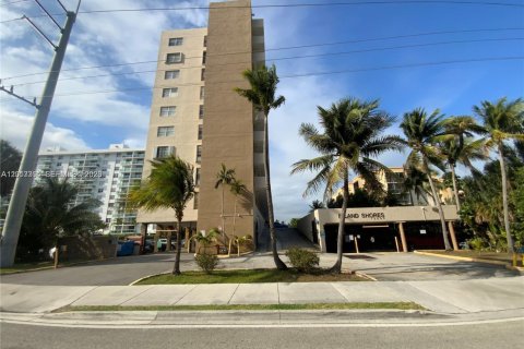 Apartamento en North Miami Beach, Florida 1 dormitorio, 66.7 m2 № 2075613