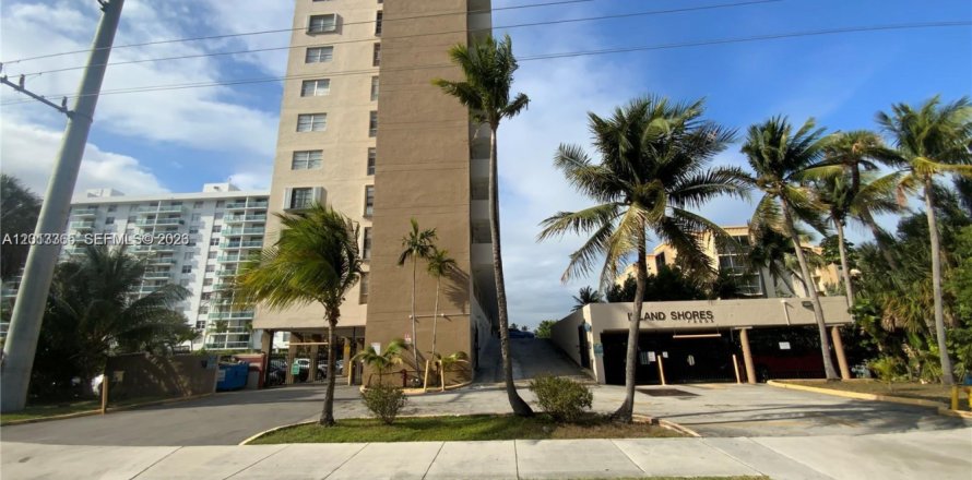 Apartamento en North Miami Beach, Florida 1 dormitorio, 66.7 m2 № 2075613