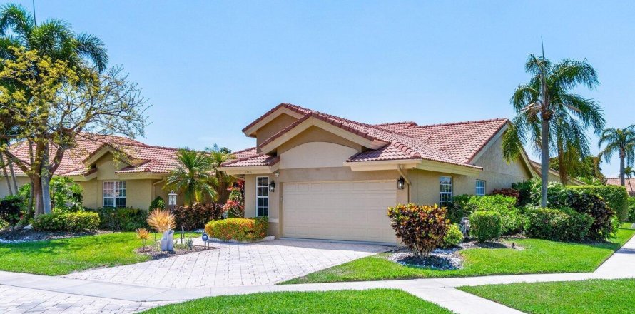 House in Boynton Beach, Florida 3 bedrooms, 234.76 sq.m. № 1172221
