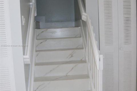 Touwnhouse à vendre à Miami, Floride: 3 chambres, 117.99 m2 № 1966898 - photo 13