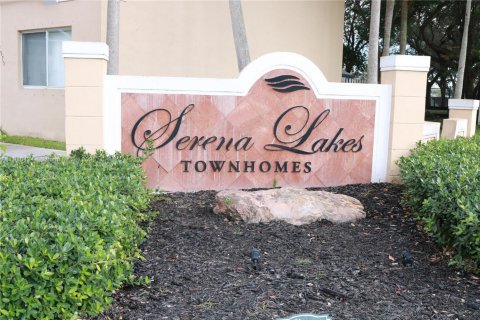 Touwnhouse à vendre à Miami, Floride: 3 chambres, 117.99 m2 № 1966898 - photo 1