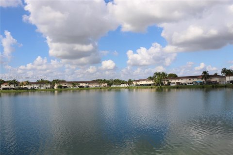 Touwnhouse à vendre à Miami, Floride: 3 chambres, 117.99 m2 № 1966898 - photo 19