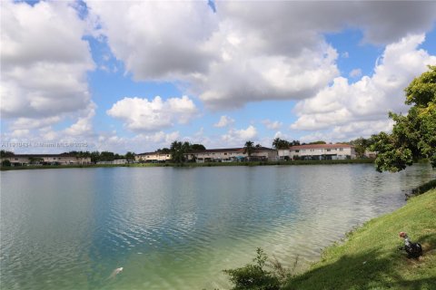 Touwnhouse à vendre à Miami, Floride: 3 chambres, 117.99 m2 № 1966898 - photo 29