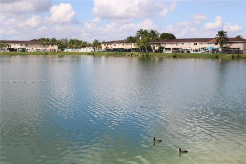 Touwnhouse à vendre à Miami, Floride: 3 chambres, 117.99 m2 № 1966898 - photo 30