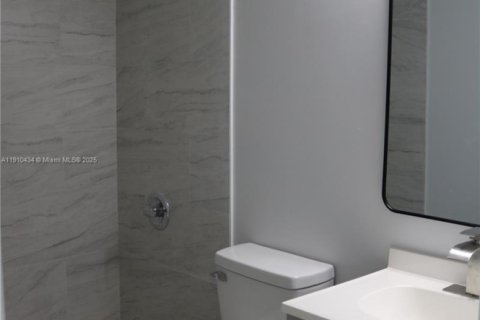 Touwnhouse à vendre à Miami, Floride: 3 chambres, 117.99 m2 № 1966898 - photo 23