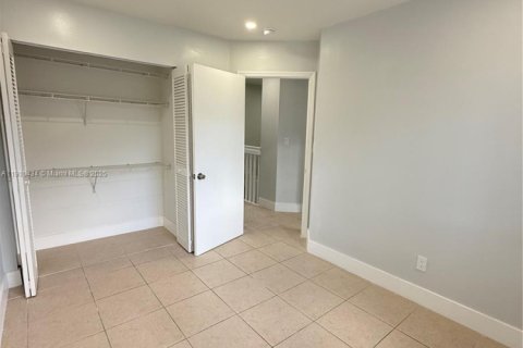 Touwnhouse à vendre à Miami, Floride: 3 chambres, 117.99 m2 № 1966898 - photo 21