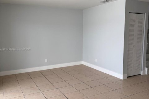 Touwnhouse à vendre à Miami, Floride: 3 chambres, 117.99 m2 № 1966898 - photo 9