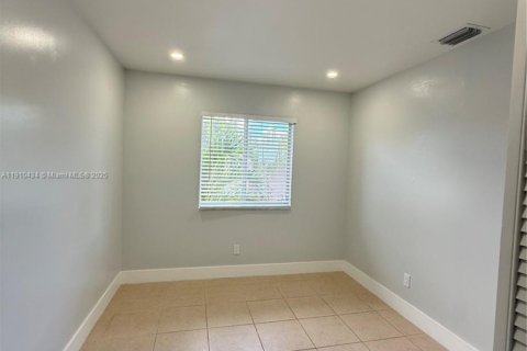 Touwnhouse à vendre à Miami, Floride: 3 chambres, 117.99 m2 № 1966898 - photo 27